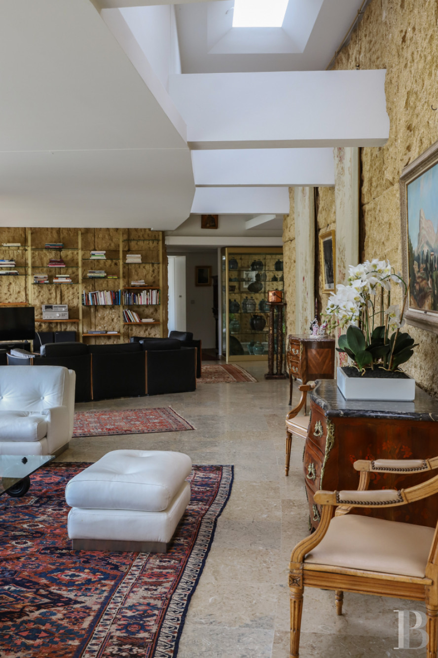 A villa designed and built by a Modernist architect in the heart of an arboreal estate close to Nîmes - photo  n°15